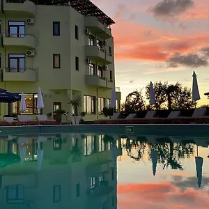 Paradise Laguna Vain Hotel